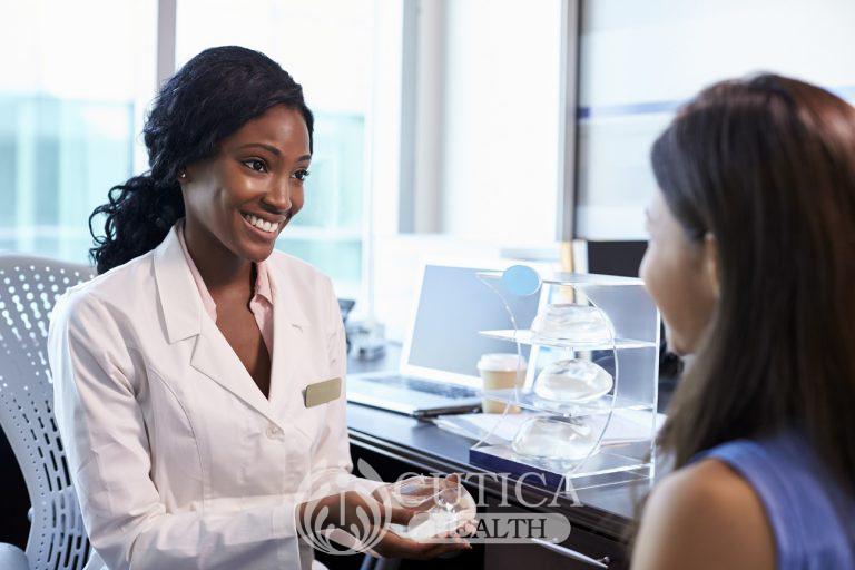 breast-surgery-consultant-meeting-with-female-PTZ635M-768x512-1